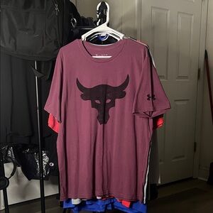 Under Armour Men's Burgundy Bull Graphic Tee